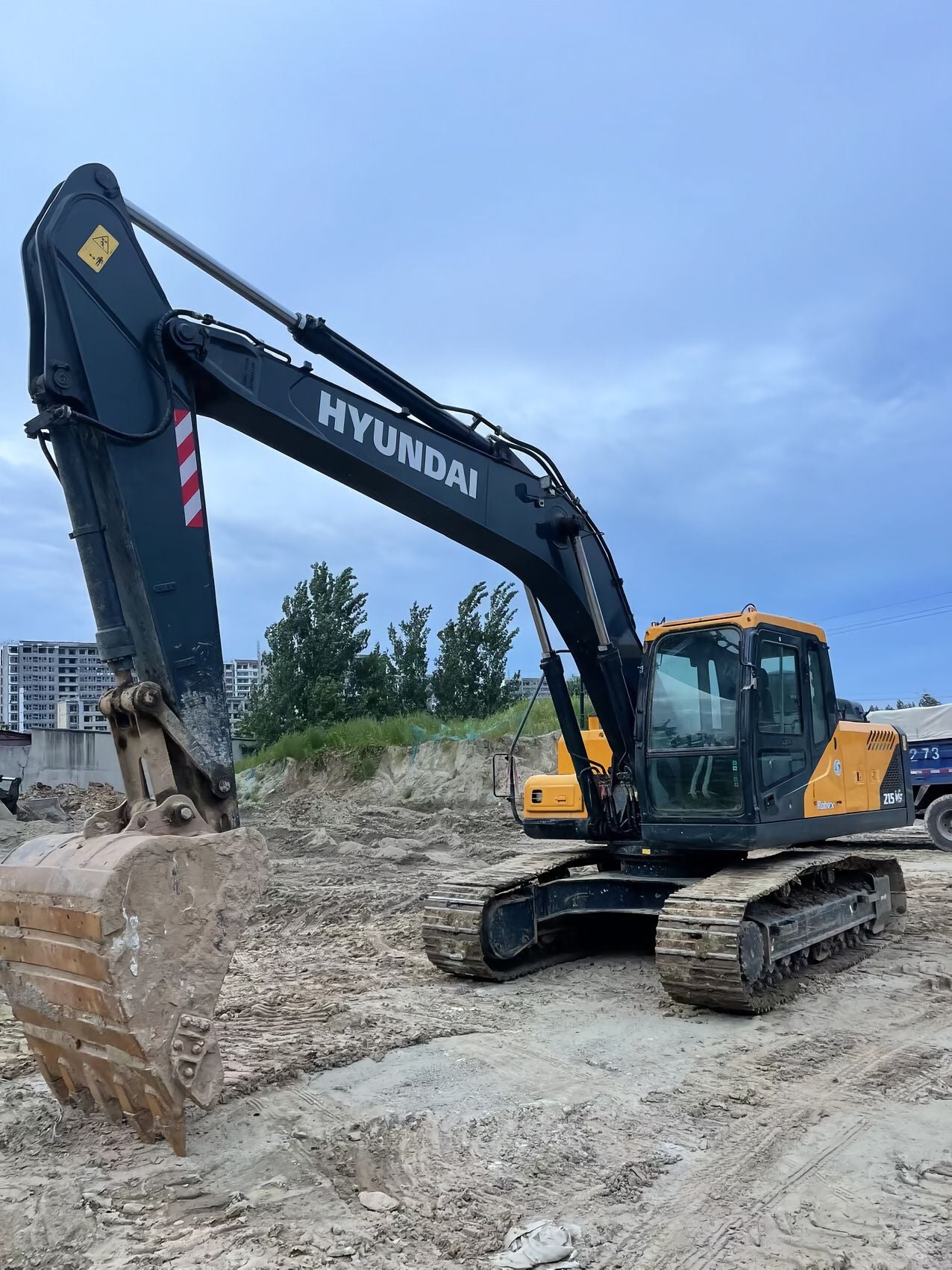 USED HYUNDAI R215VS
