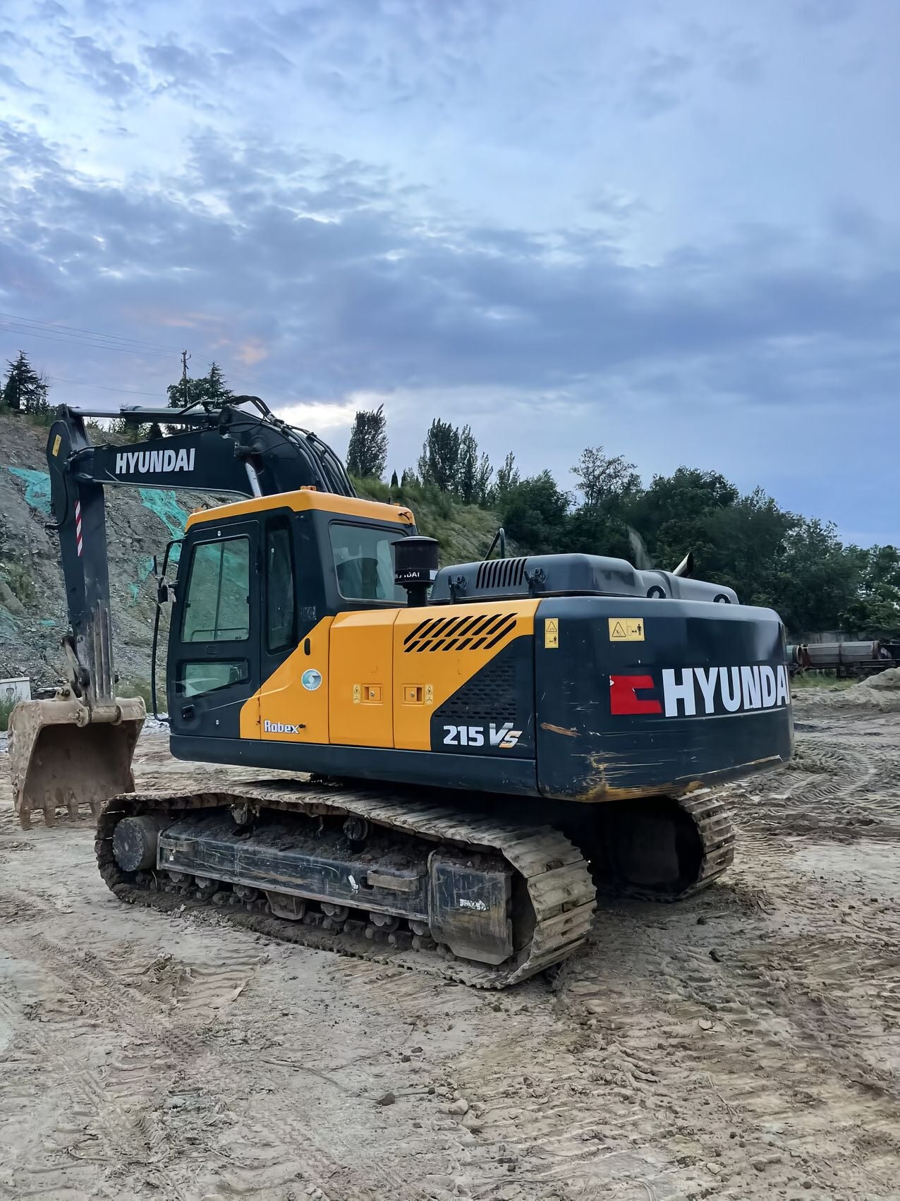 USED HYUNDAI R215VS