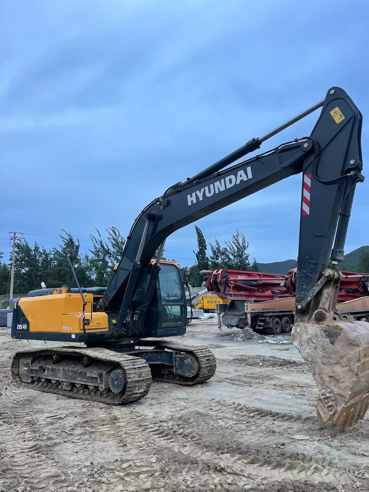 USED HYUNDAI R215VS