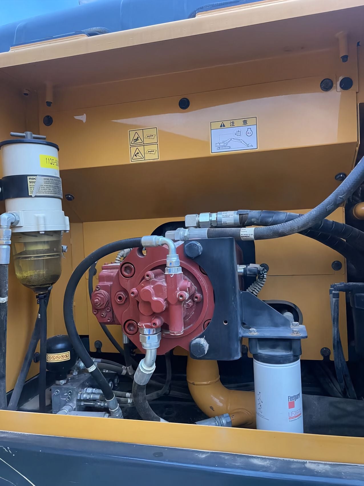 USED HYUNDAI R215VS