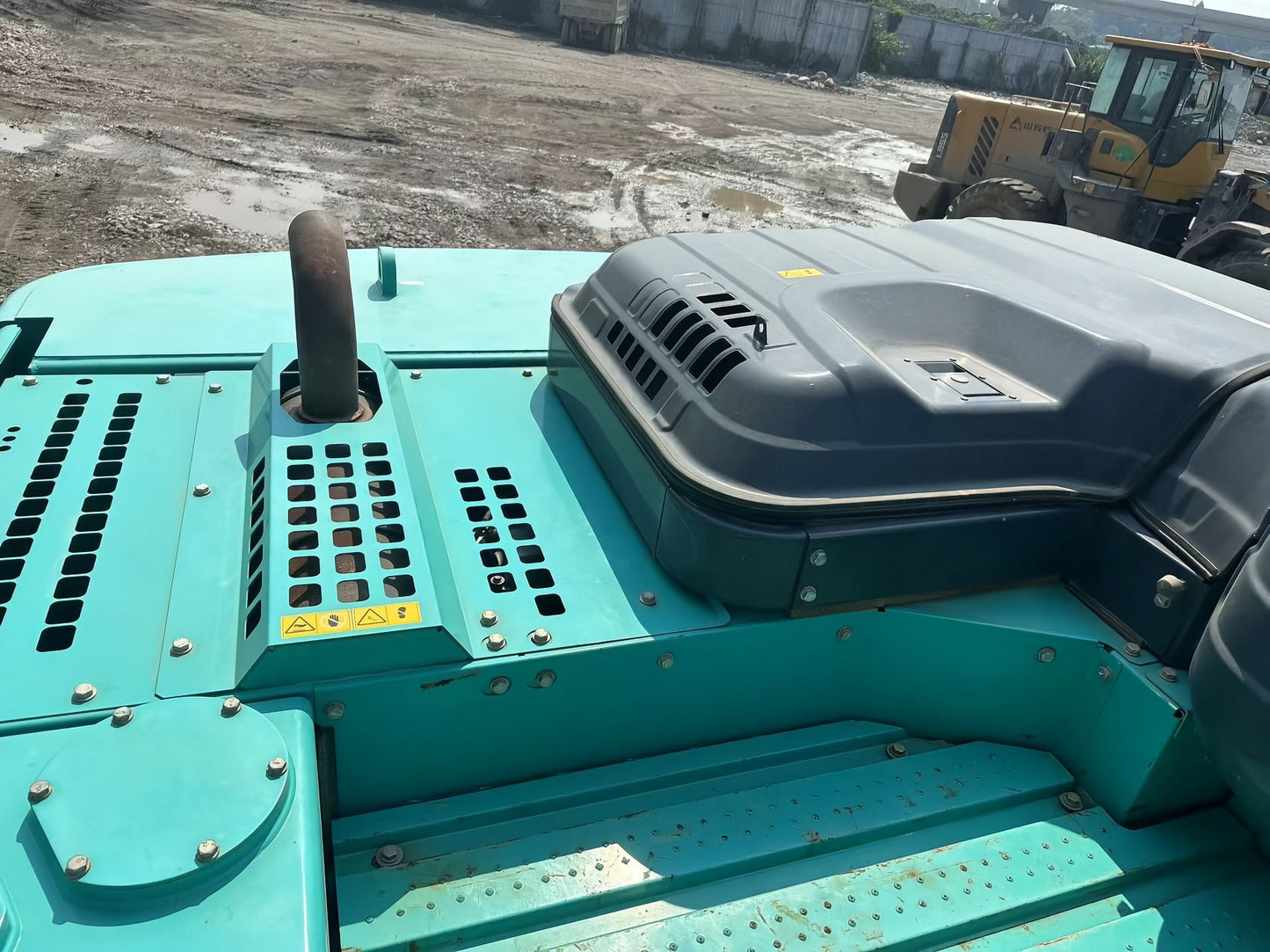 Used Kobelco SK380XD Excavator for Sale engine and hydraulic area for sale