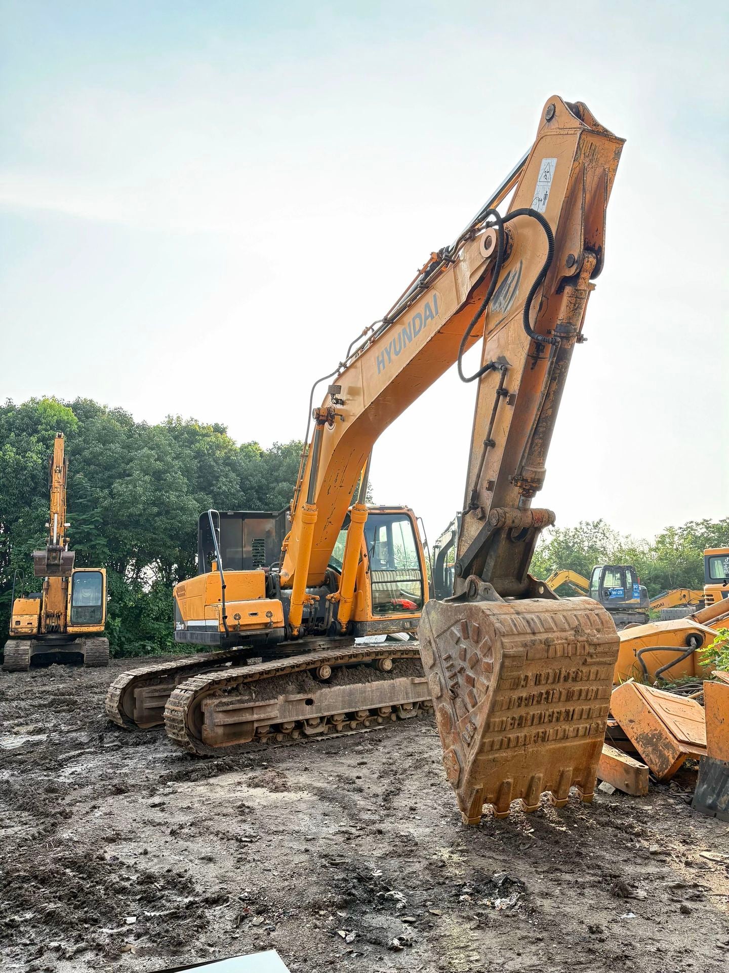 Used HYUNDAI R335LC-9T Crawler Excavator for Sale - real inventory photo 3