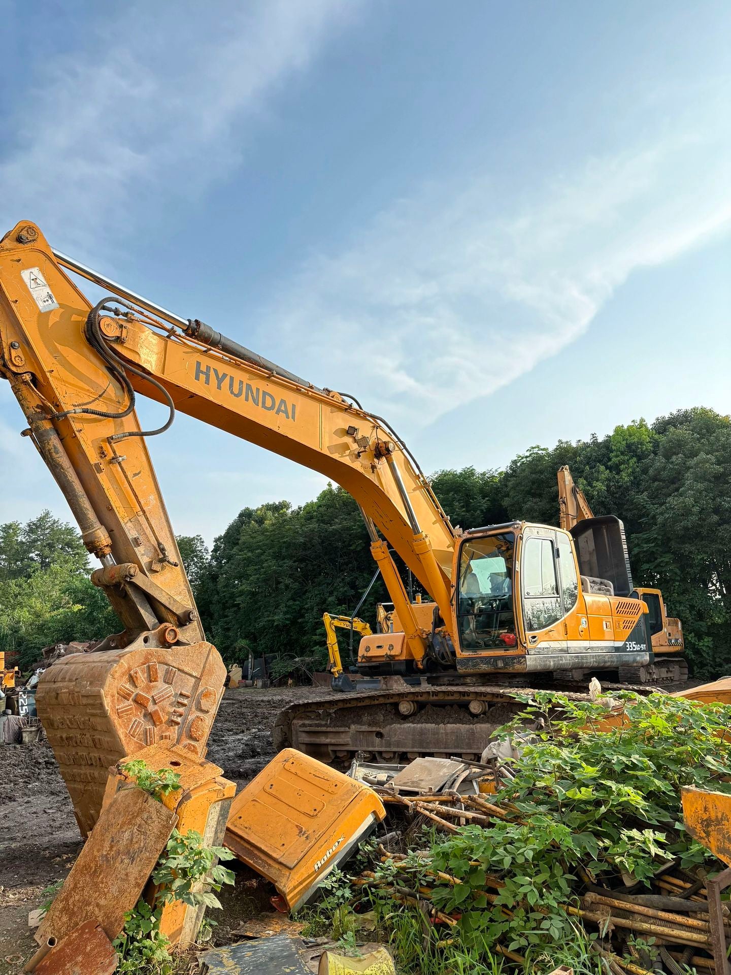 Used HYUNDAI R335LC-9T Crawler Excavator for Sale - real inventory photo 4