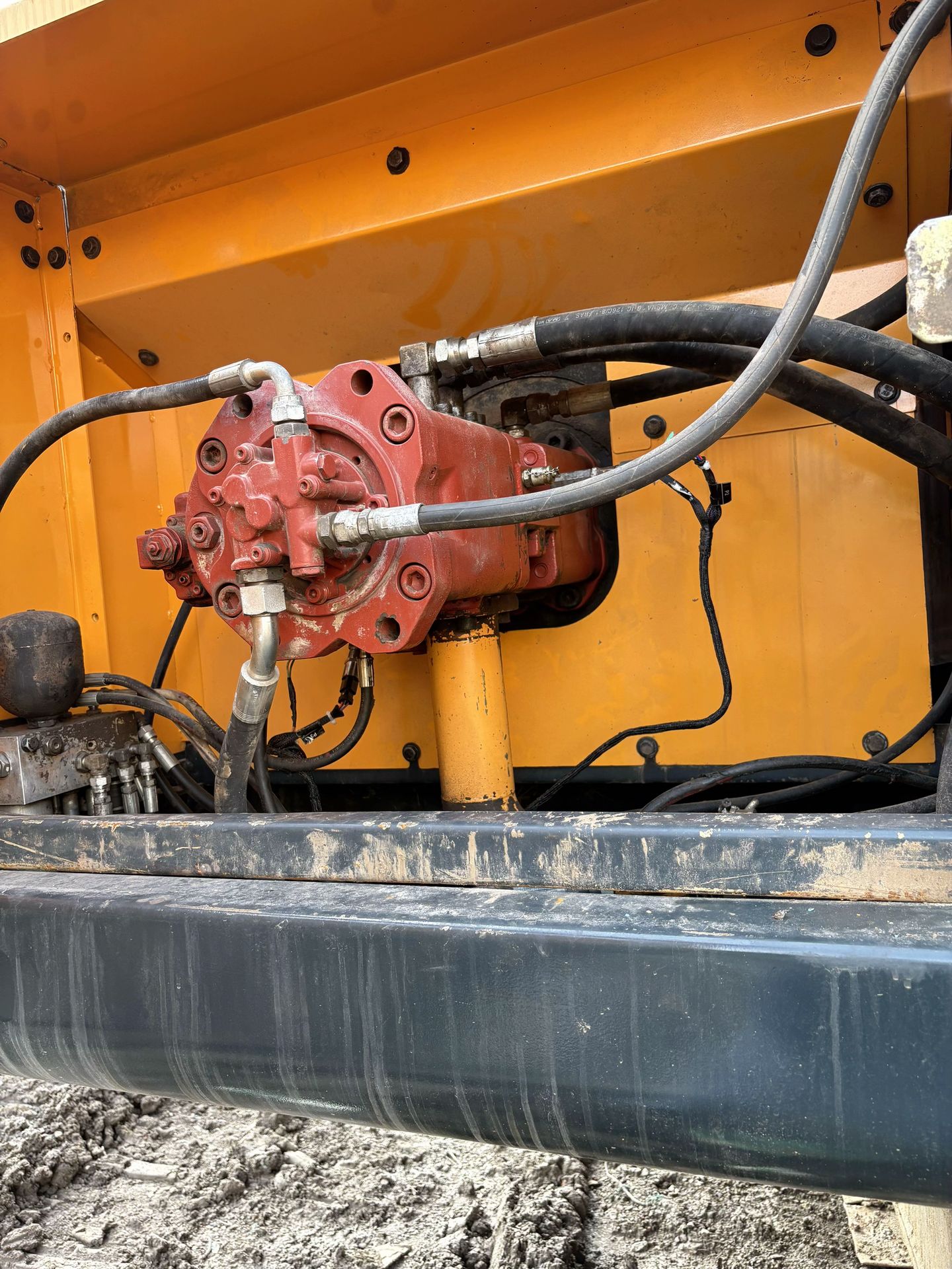 Used HYUNDAI R335LC-9T Crawler Excavator for Sale - real inventory photo 6