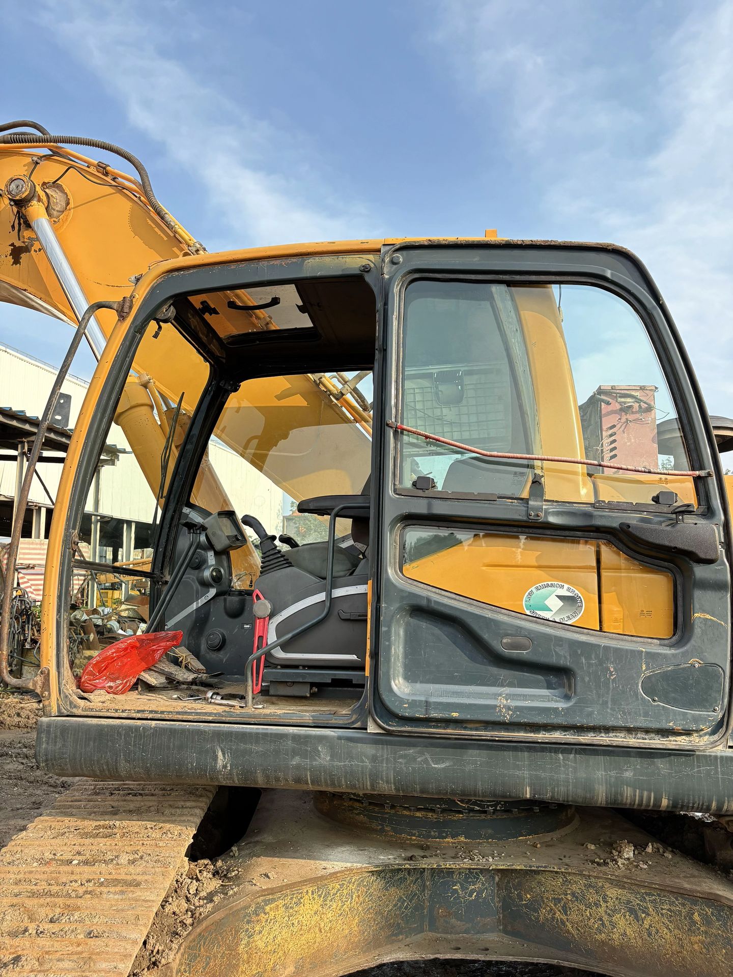Used HYUNDAI R335LC-9T Crawler Excavator for Sale - real inventory photo 5