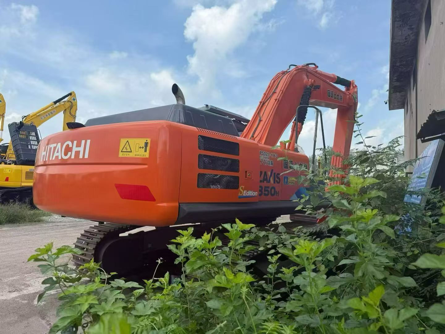 Used Hitachi ZX350-3 Excavator for Sale engine and hydraulic area for sale