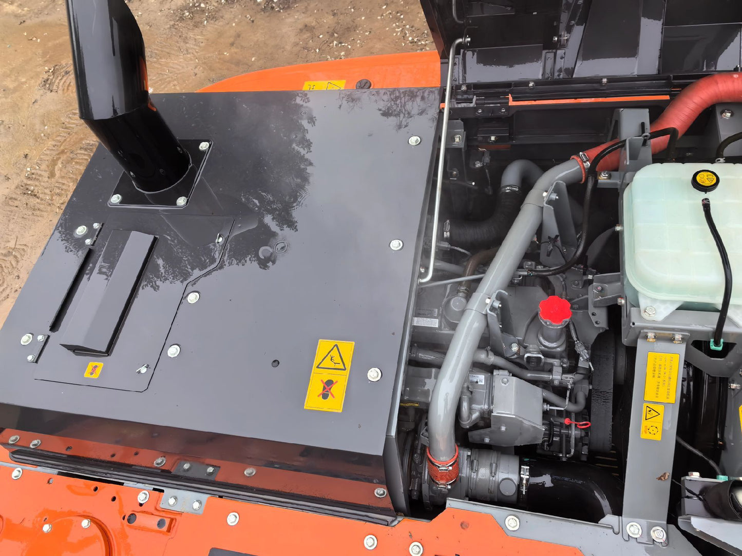 Used Hitachi EX300 Excavator for Sale engine and hydraulic area for sale