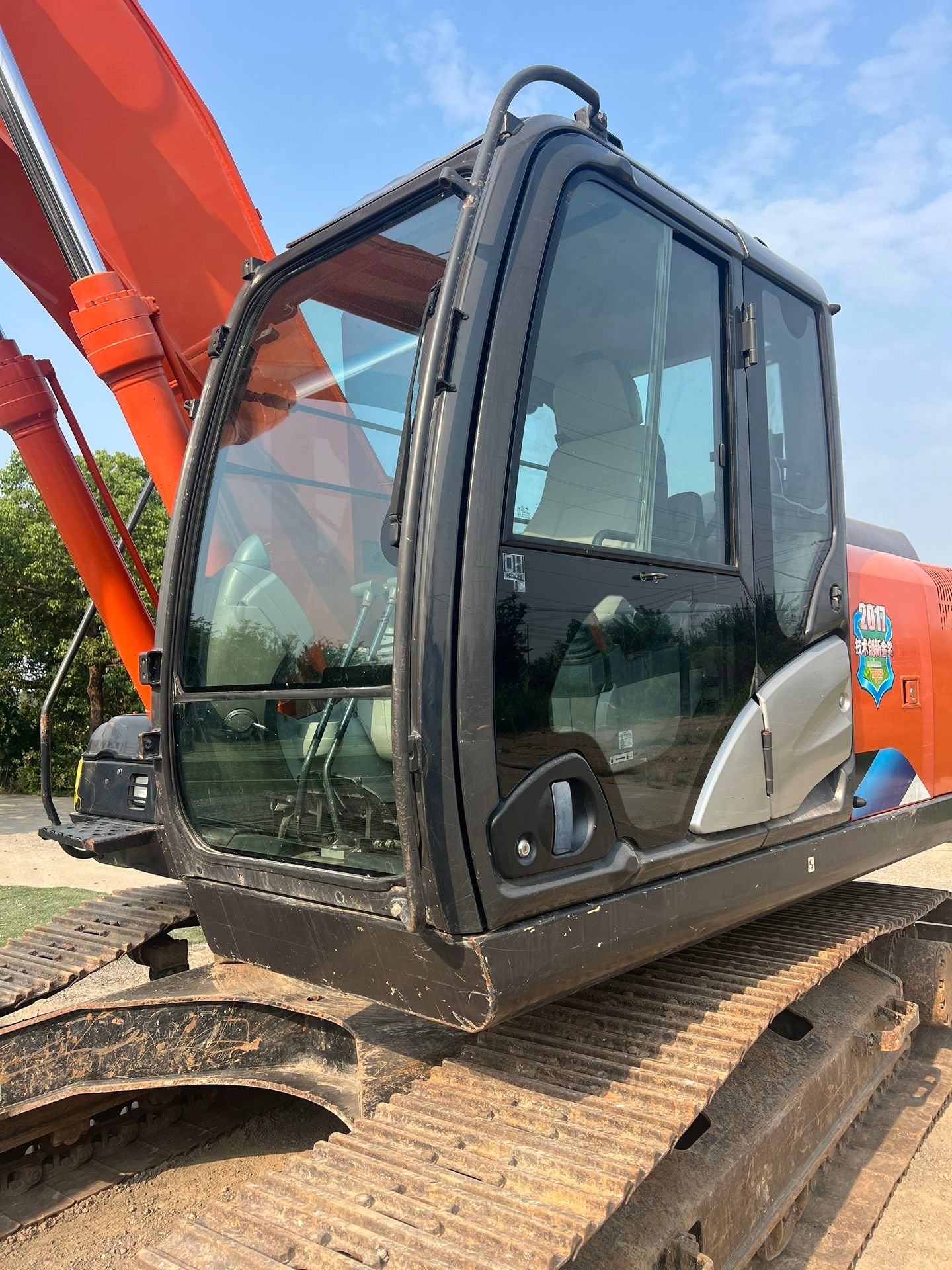 Used HITACHI ZX200-5A crawler excavator real inventory view 4
