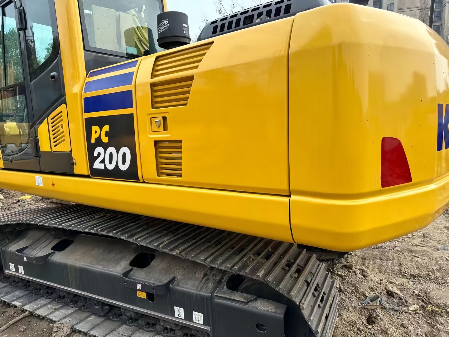 Used Komatsu PC200-6 Excavator for Sale engine and hydraulic area for sale