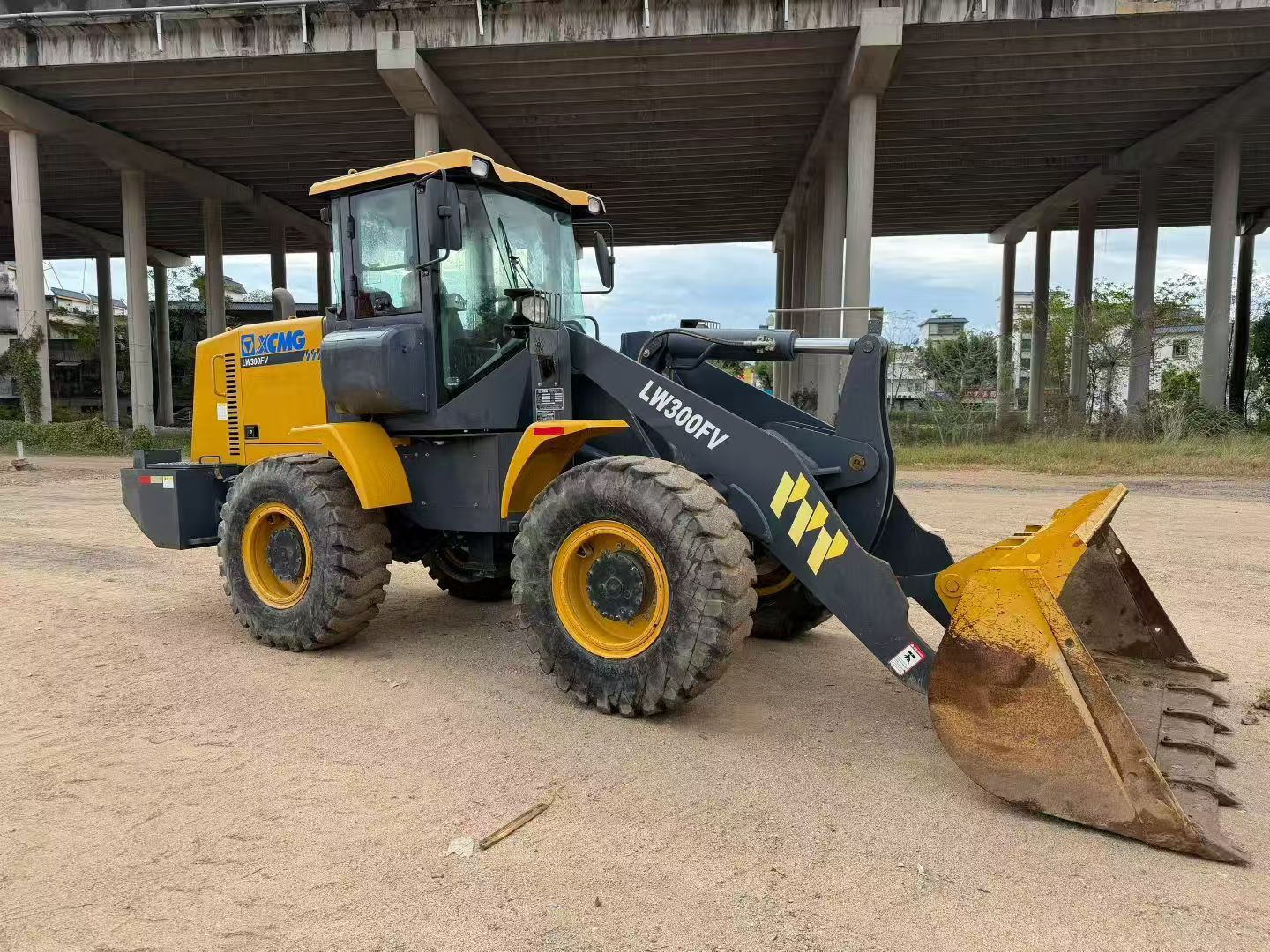 Used XCMG LW300FV Wheel Loader for sale rear view for sale
