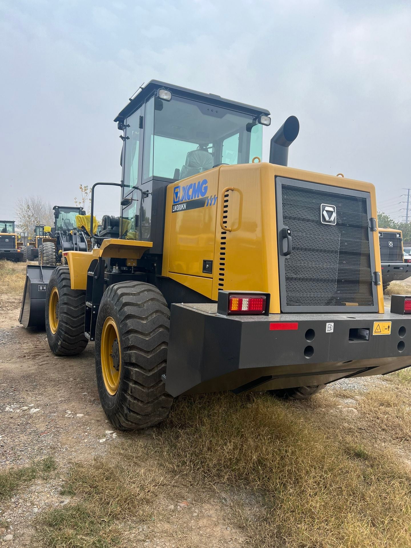 Used XCMG LW300KN Wheel Loader for sale engine and hydraulic area for sale