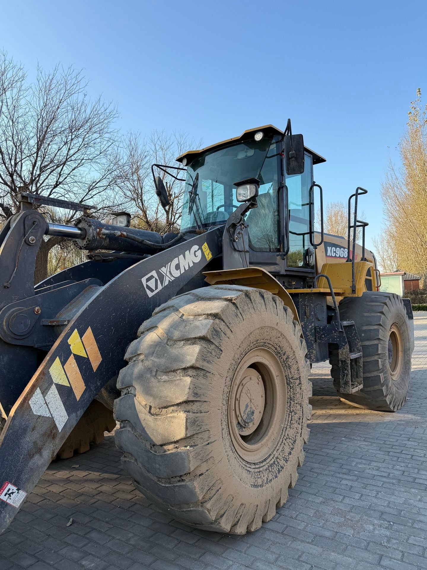 Used XCMG XC968 Wheel Loader for sale engine and hydraulic area for sale