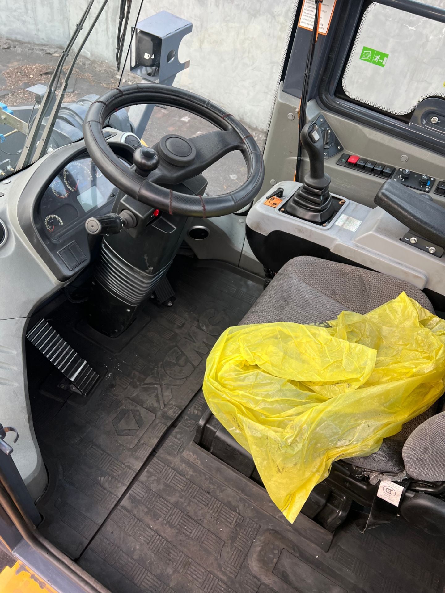 Used XCMG LW600FV Wheel Loader for sale bucket and boom detail for sale