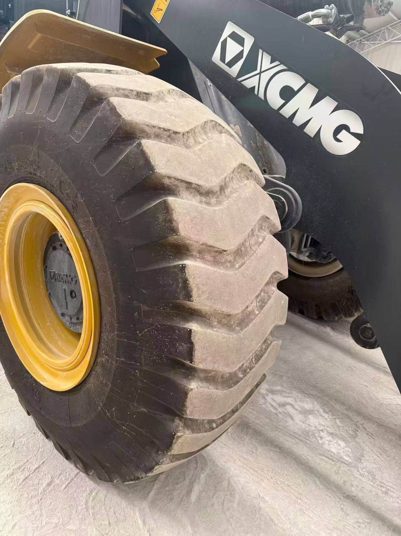 Used XCMG XC955 Wheel Loader for sale tire and chassis detail for sale