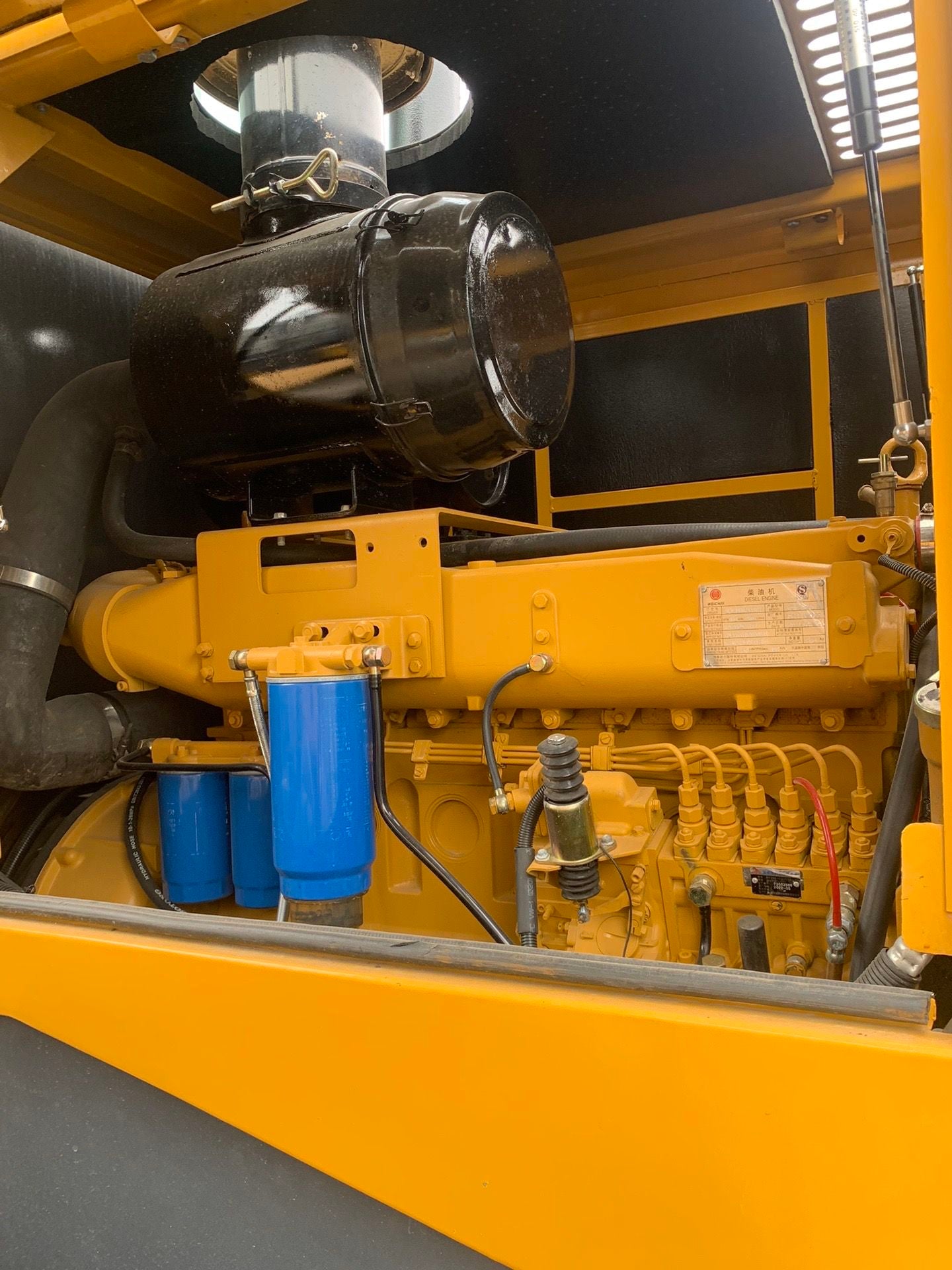Used XCMG LW500GV Wheel Loader for sale engine and hydraulic area for sale