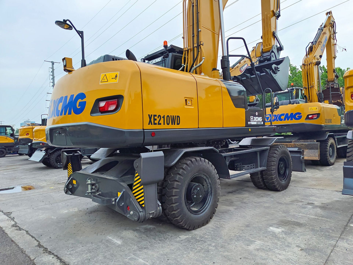 Used XCMG XE210WD Wheel EXCAVATOR for sale bucket and boom detail for sale