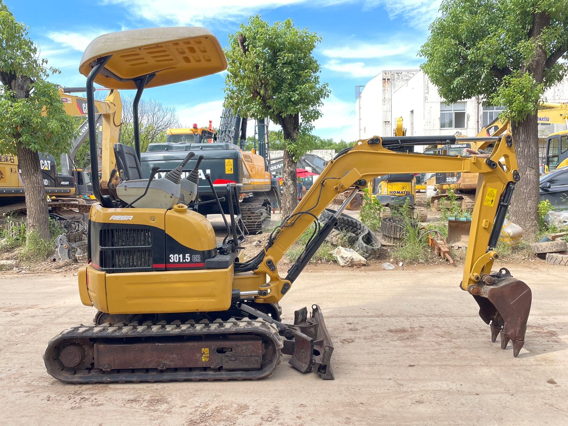 Used CAT 301.5CR Crawler Excavator for Sale - real inventory photo 2