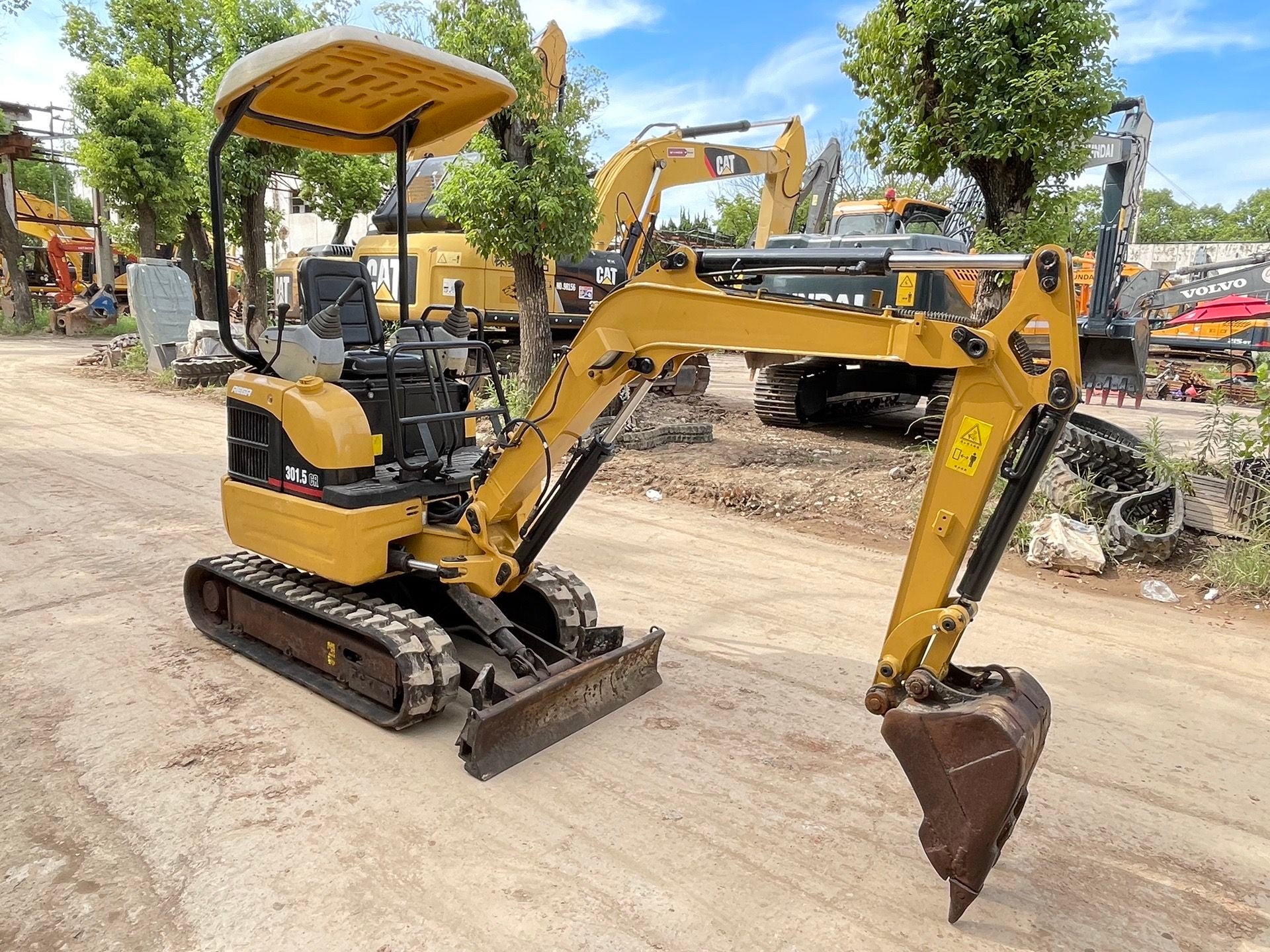 Used CAT 301.5CR Crawler Excavator for Sale - real inventory photo 4
