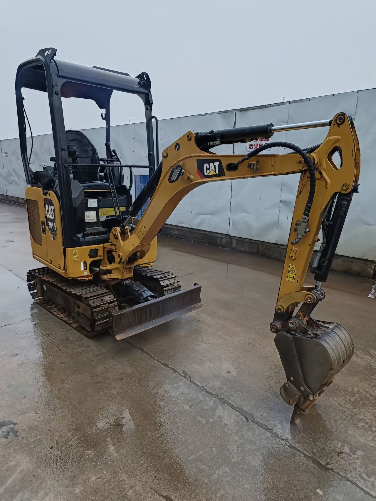 Used CAT 301.5 Crawler Excavator for Sale - real inventory photo 2