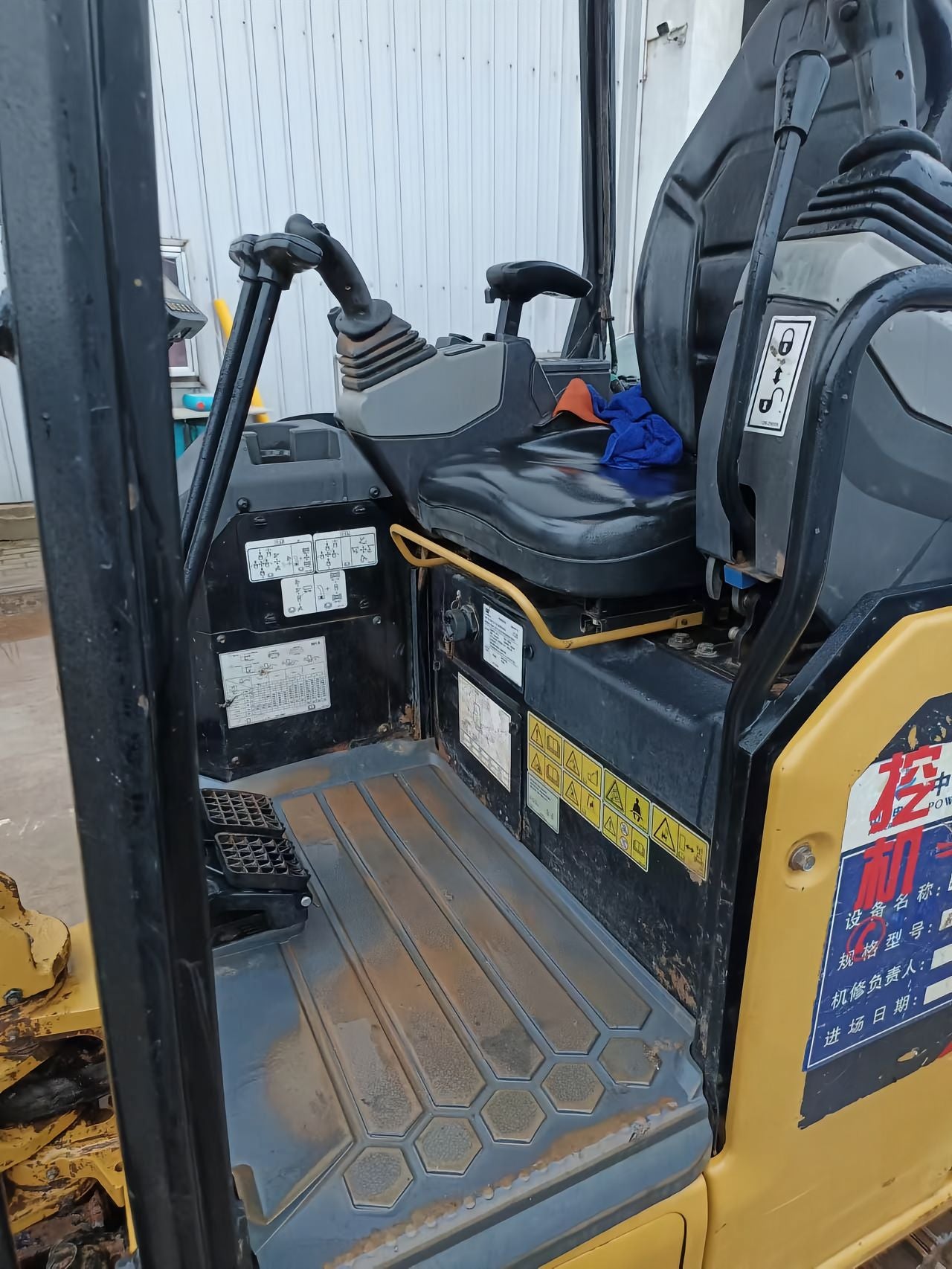 Used CAT 301.5 Crawler Excavator for Sale - real inventory photo 5