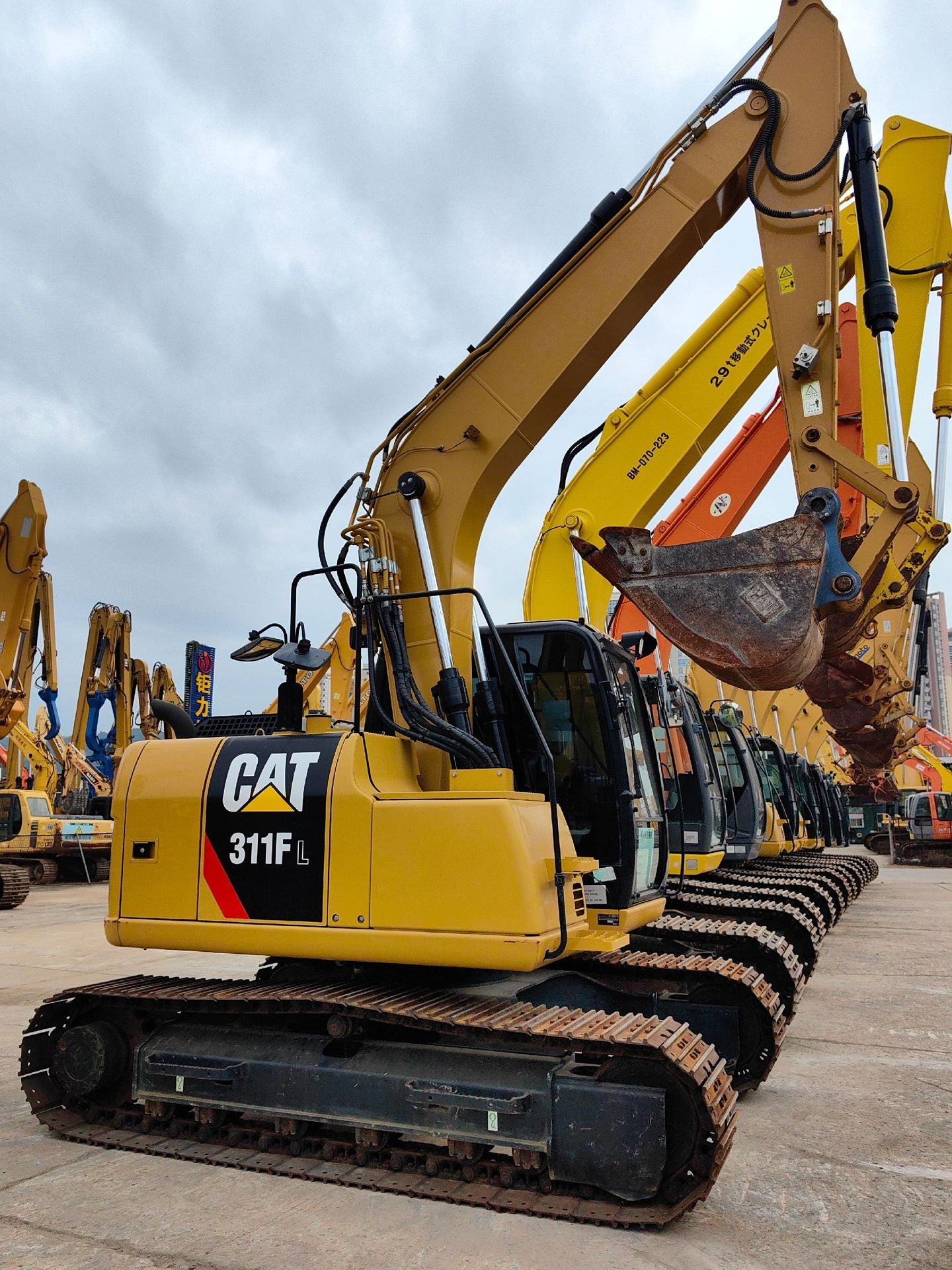 Used CAT 311FL crawler excavator real inventory view 3