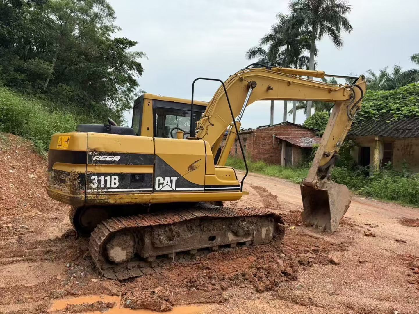Used CAT 311B crawler excavator real inventory view 4