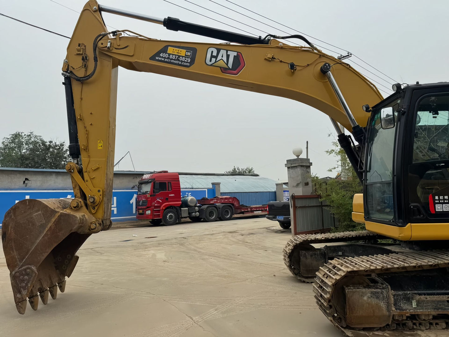 Used CAT 320 crawler excavator real inventory view 4