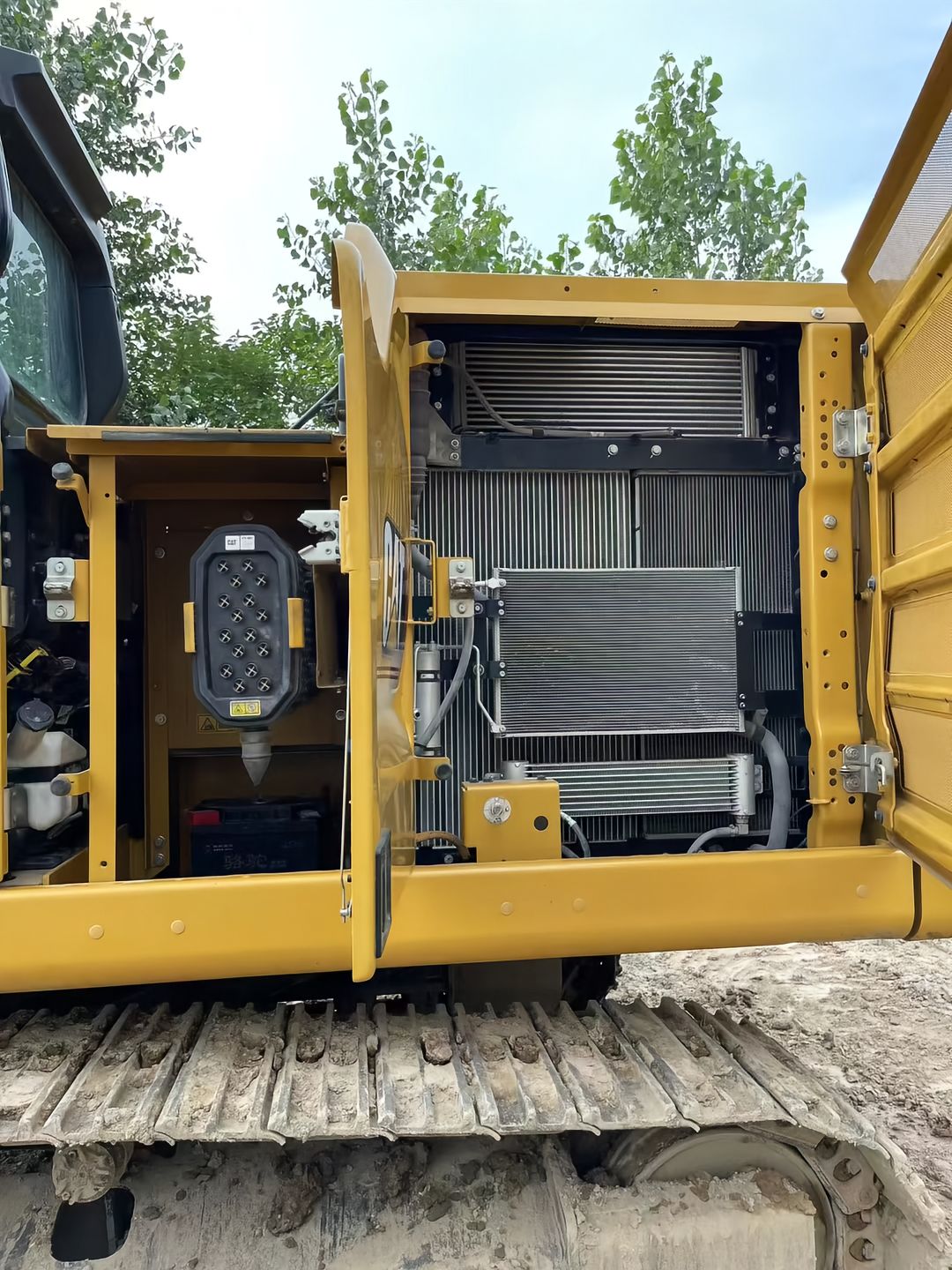 Used CAT 323 Crawler Excavator for Sale - real inventory photo 6