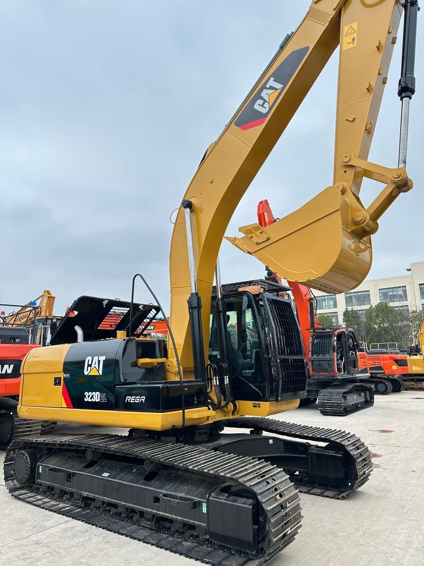Used CAT 323D2L Crawler Excavator for Sale - real inventory photo 5