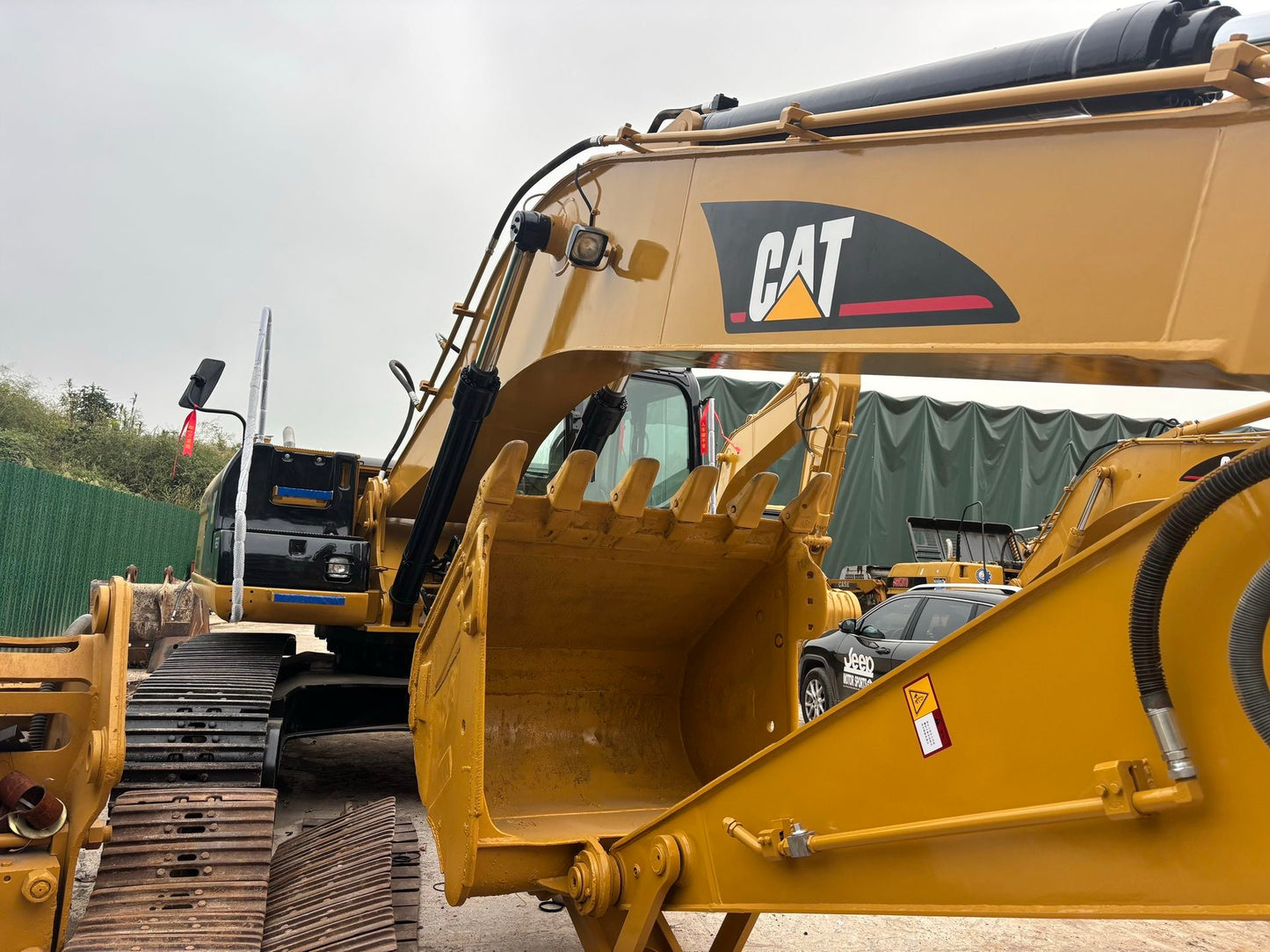 Used CAT 325CL crawler excavator real inventory view 3