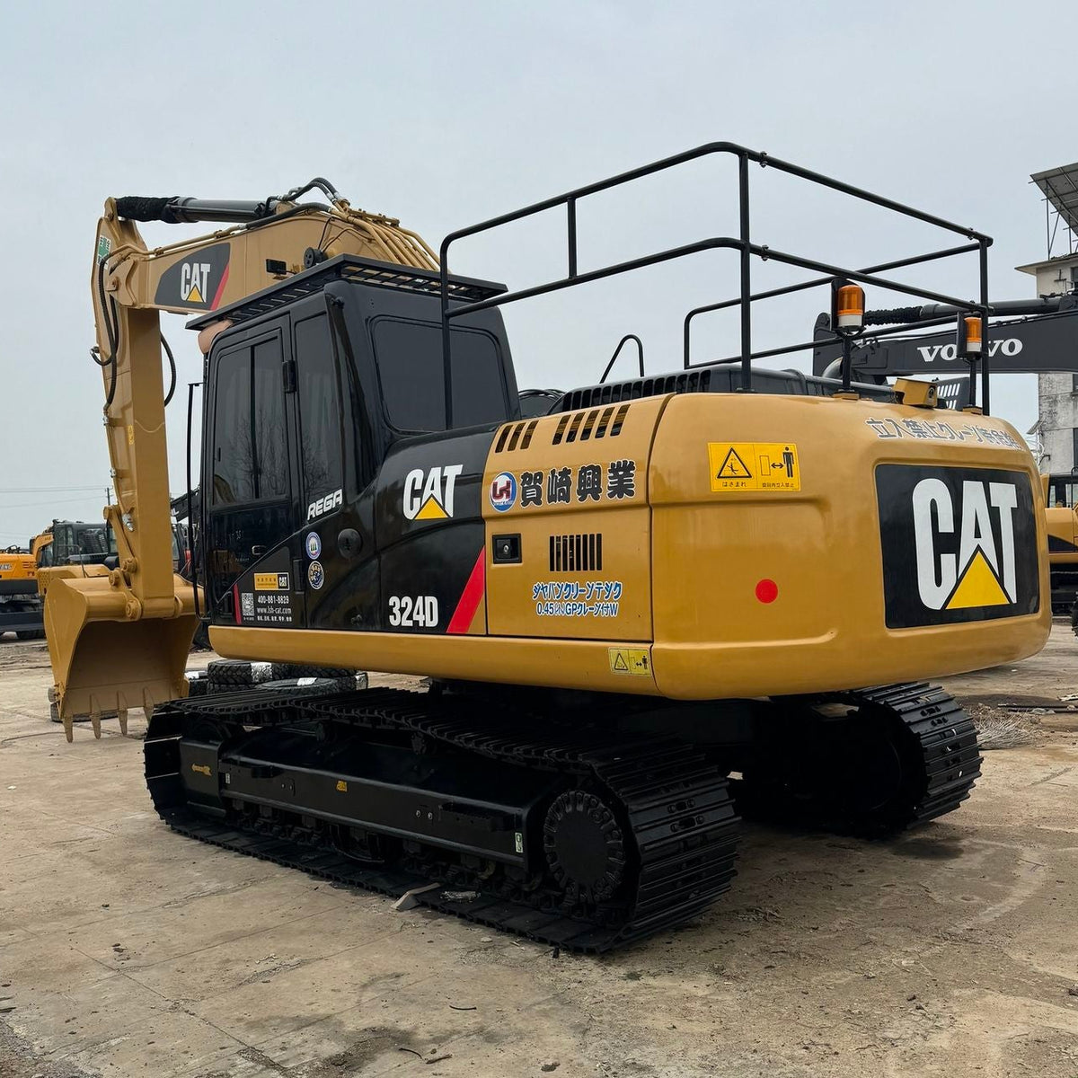 CAT 324D Crawler Excavator product photograph