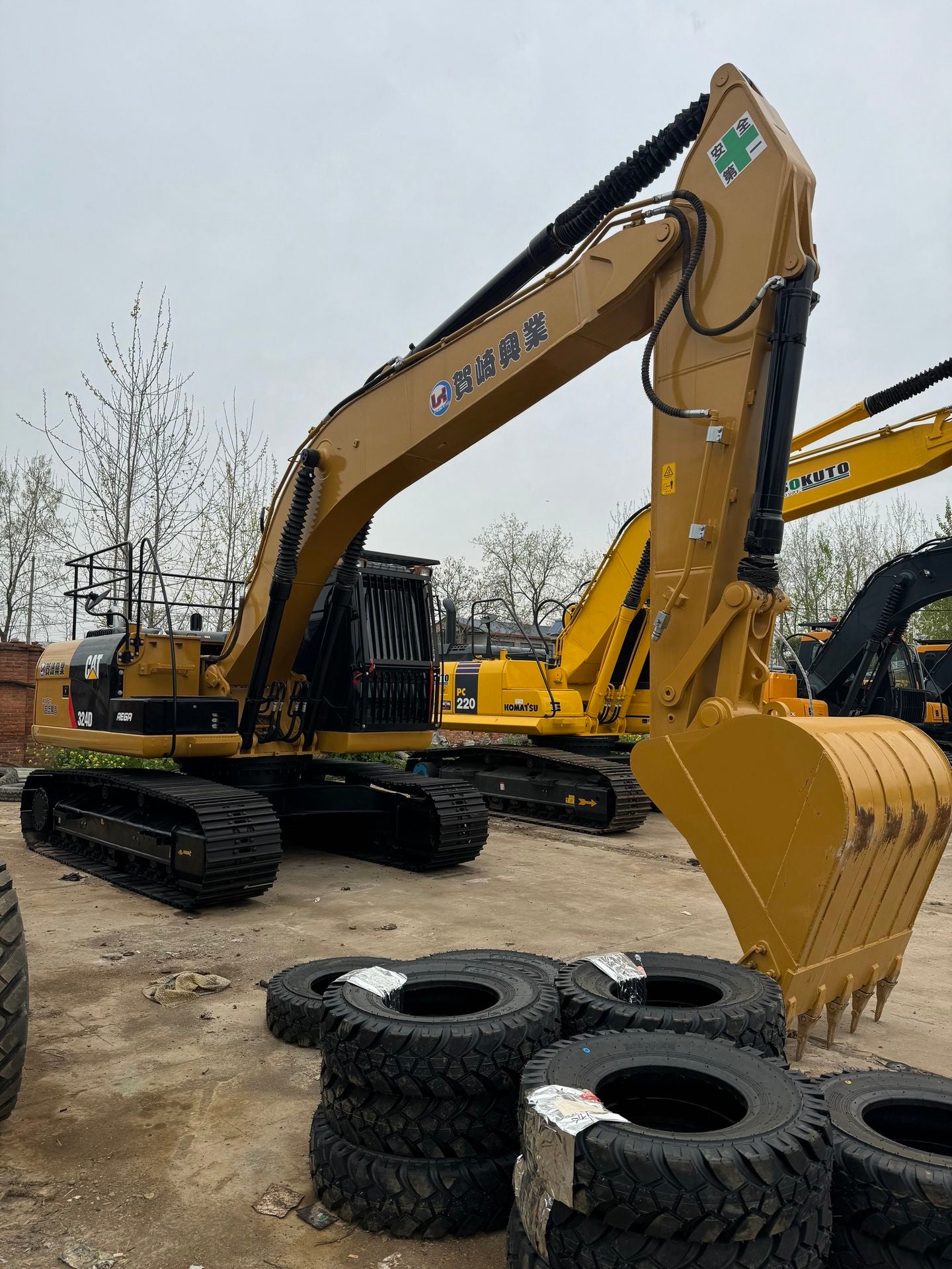 Used CAT 324D Crawler Excavator for Sale - real inventory photo 4