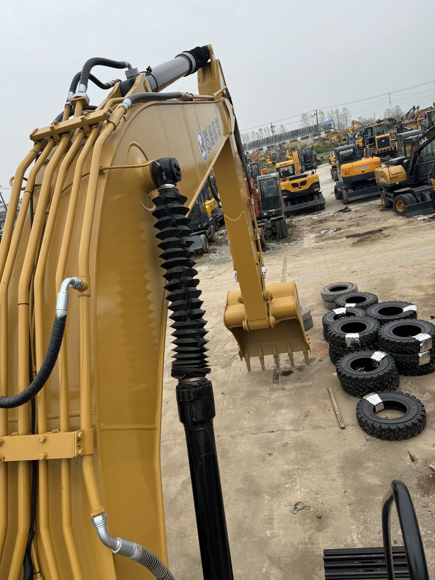 Used CAT 324D Crawler Excavator for Sale - real inventory photo 5