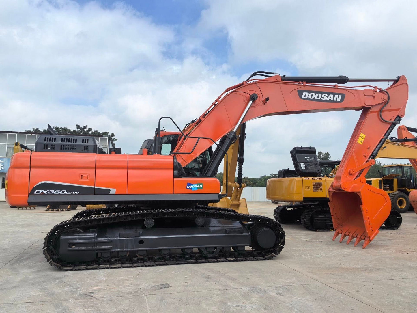 Used DOOSAN DX360LC-9C Crawler Excavator for Sale - real inventory photo 4