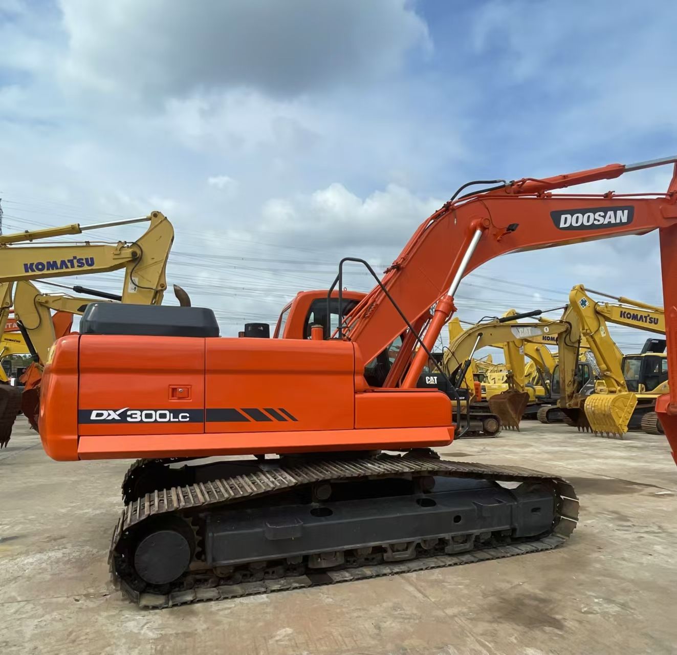 Used DOOSAN DX300LC Crawler Excavator for Sale - real inventory photo 5