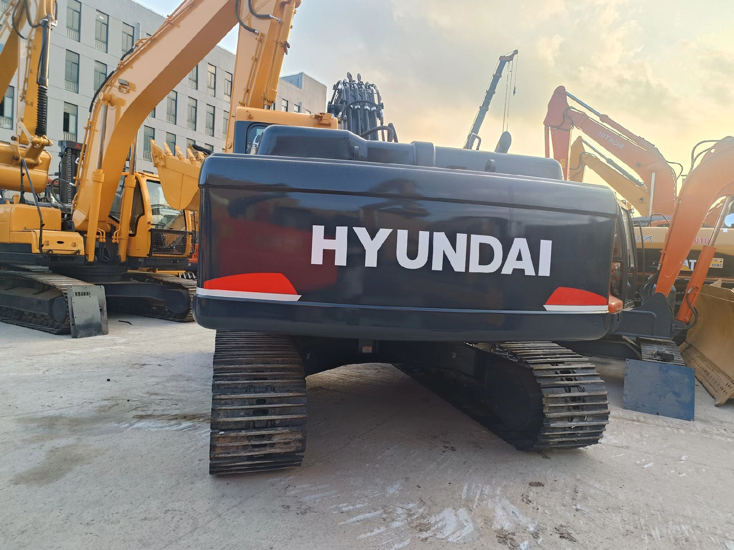 Used HYUNDAI R225LC-9T crawler excavator real inventory view 3