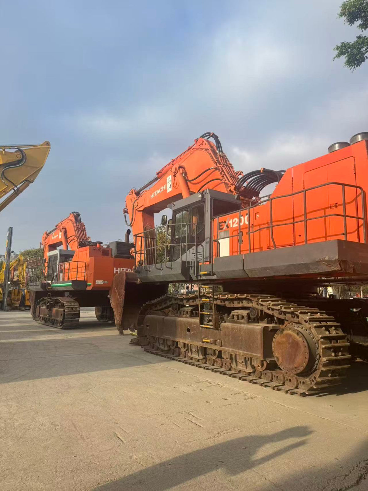 Used HITACHI EX1200 crawler excavator real inventory view 4