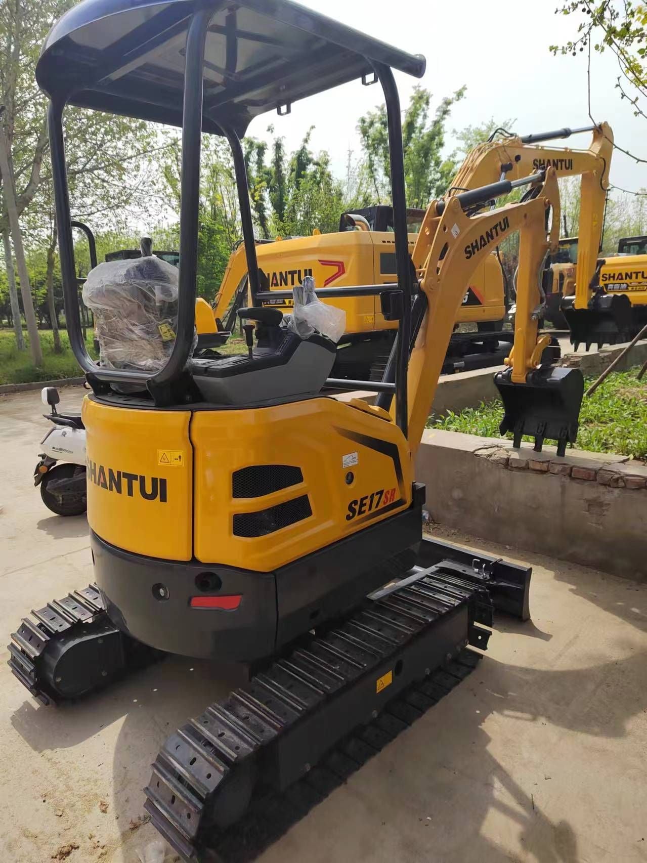 New Shantui SE18SR Excavator for Sale detail view