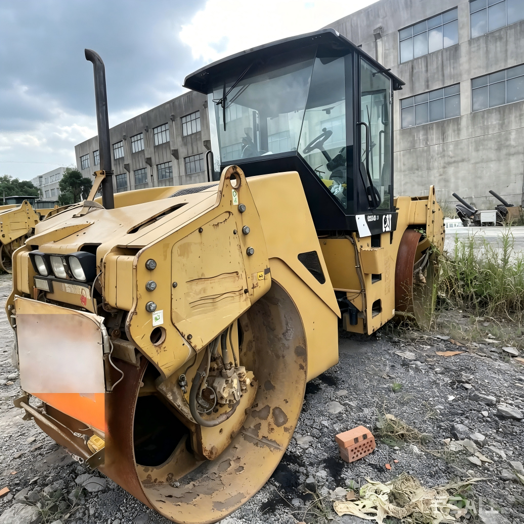 Used Caterpillar CB534D Road Roller for Sale side view