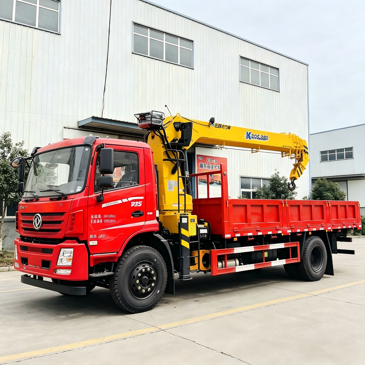 Used Dongfeng 245HP Truck-Mounted Crane for Sale side view