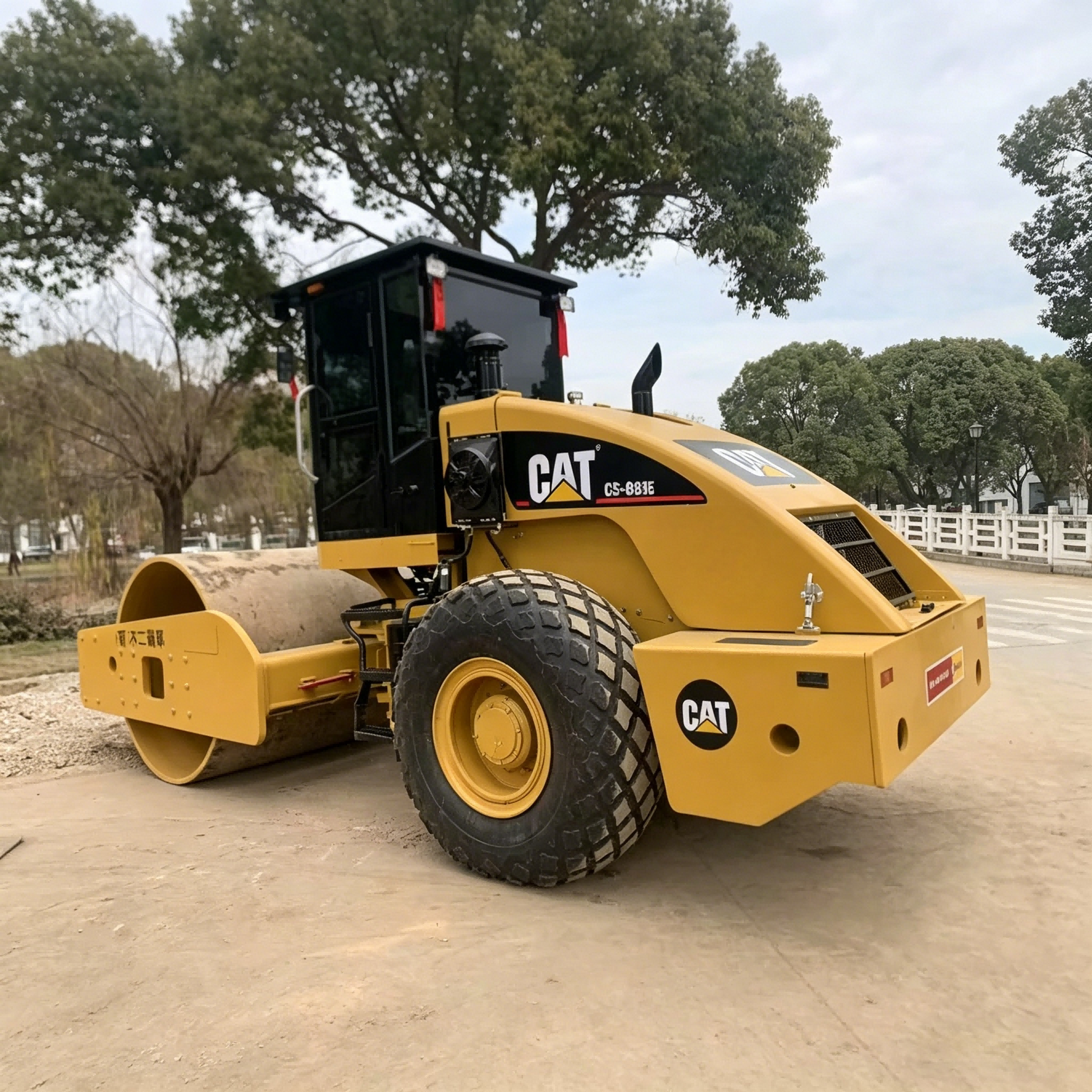 Used Caterpillar CS683E Road Roller for Sale side view