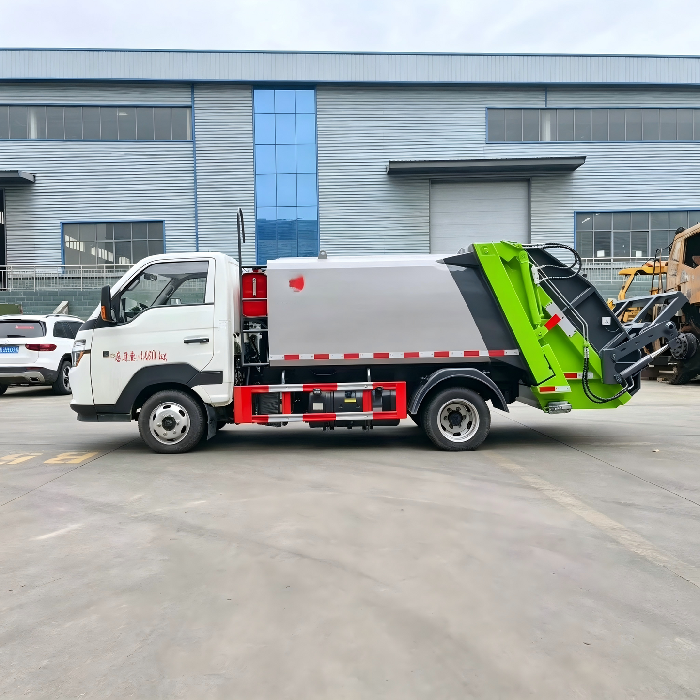 Used Sinotruk HOWO 4M³ Compressed Garbage Truck for Sale detail view