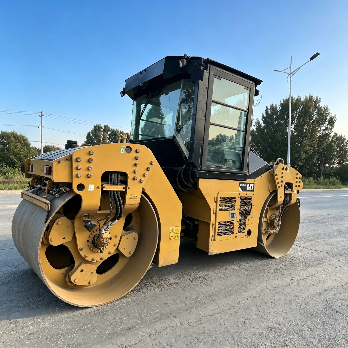 Used Caterpillar CB64B Road Roller for Sale side view
