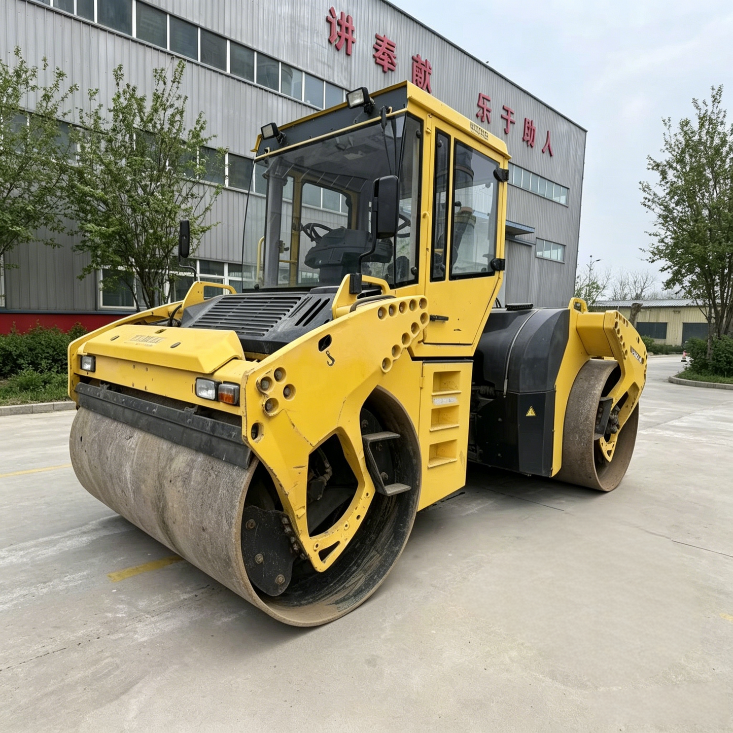 Used Bomag BW203AD Road Roller for Sale side view