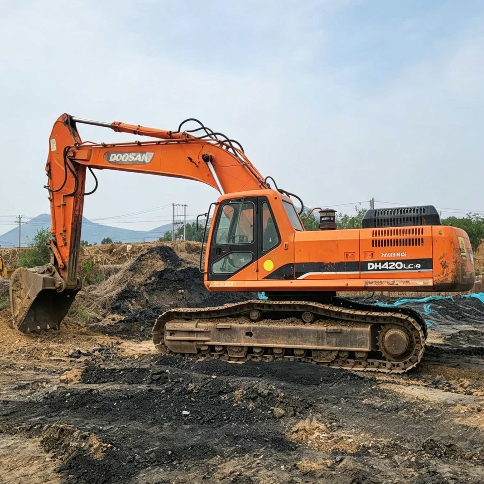 Used Doosan DH420LC-9 Excavator for Sale side view