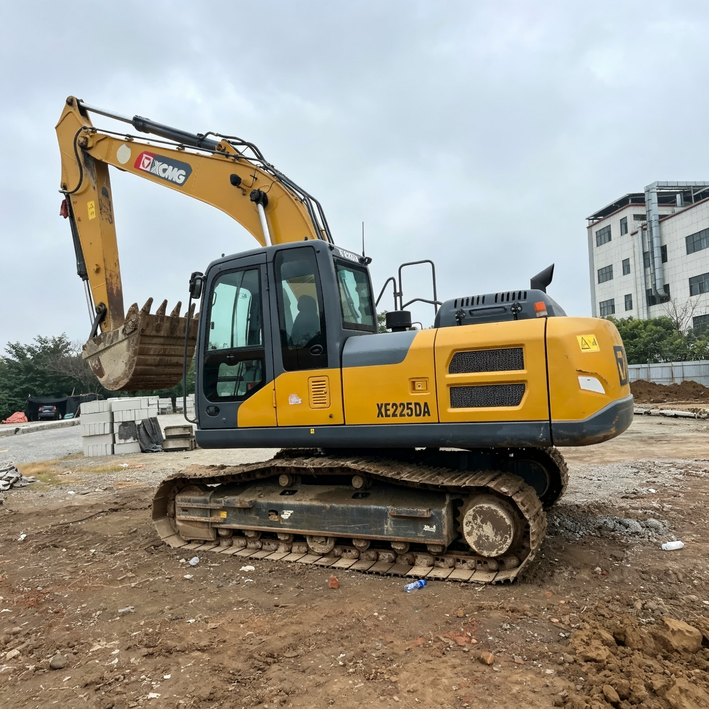 USED XCMG XE225DA