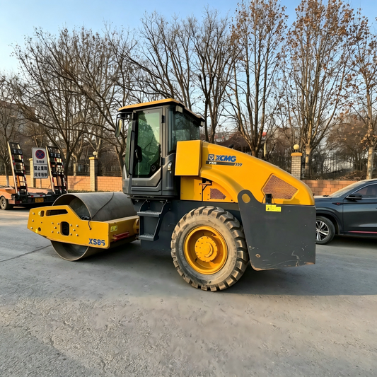 Used XCMG XS85 Road Roller for Sale side view