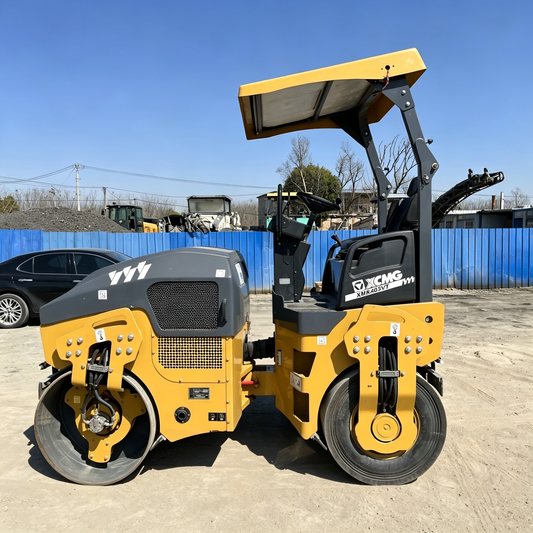 Used XCMG XMR403VT Road Roller for Sale side view