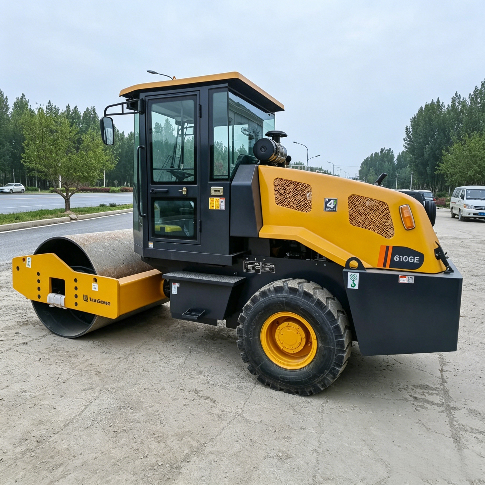 Used Liugong 6106E Road Roller for Sale side view