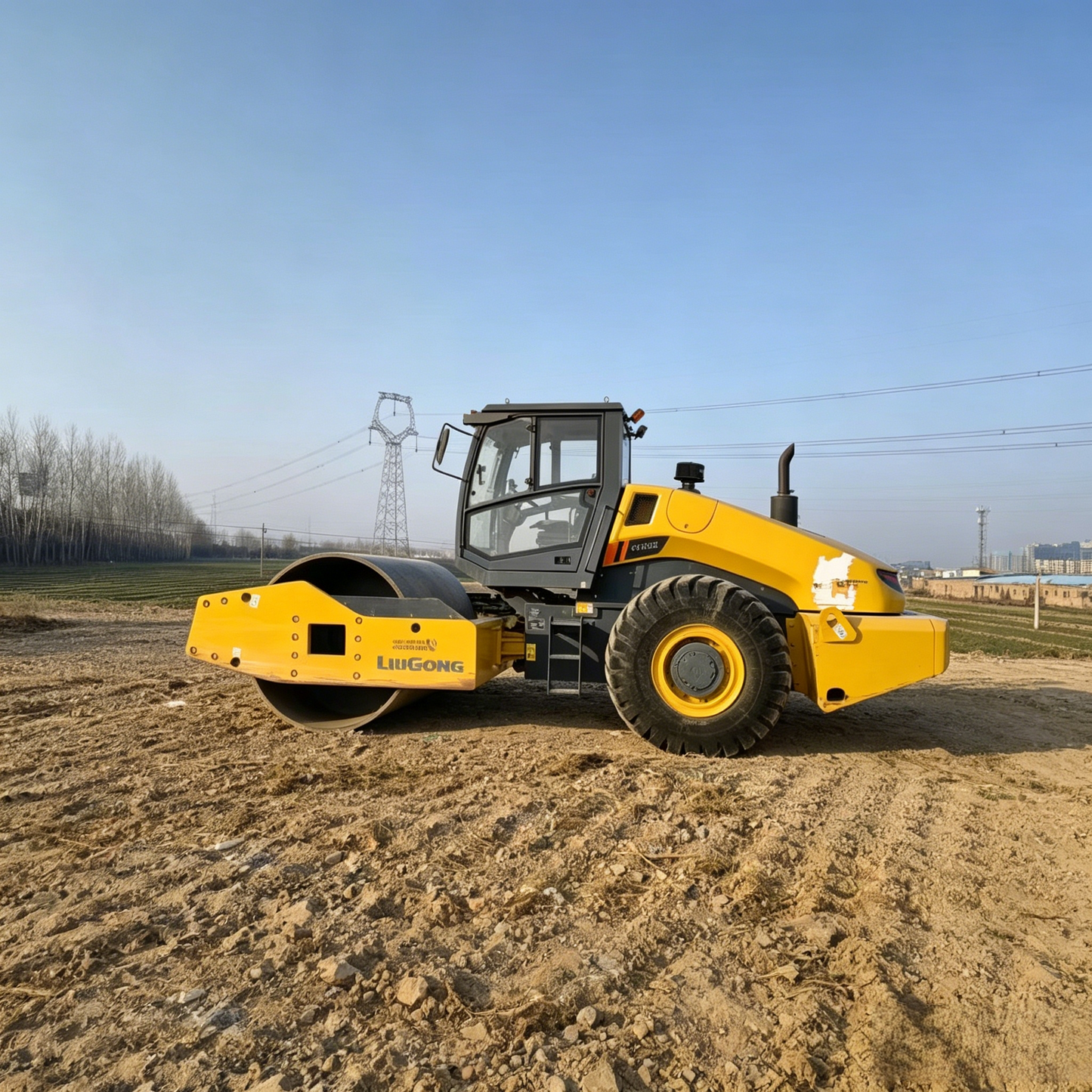 Used Liugong 6122E Road Roller for Sale side view